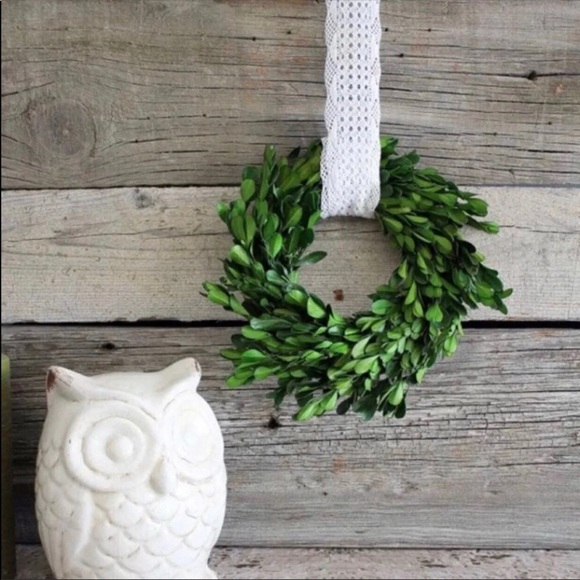 Boxwood Wreath - Picture 2 of 7
